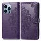 Housse iPhone 13 Pro Mandala relief en simili cuir