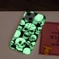 Coque iPhone 15 Luminous tête de mort